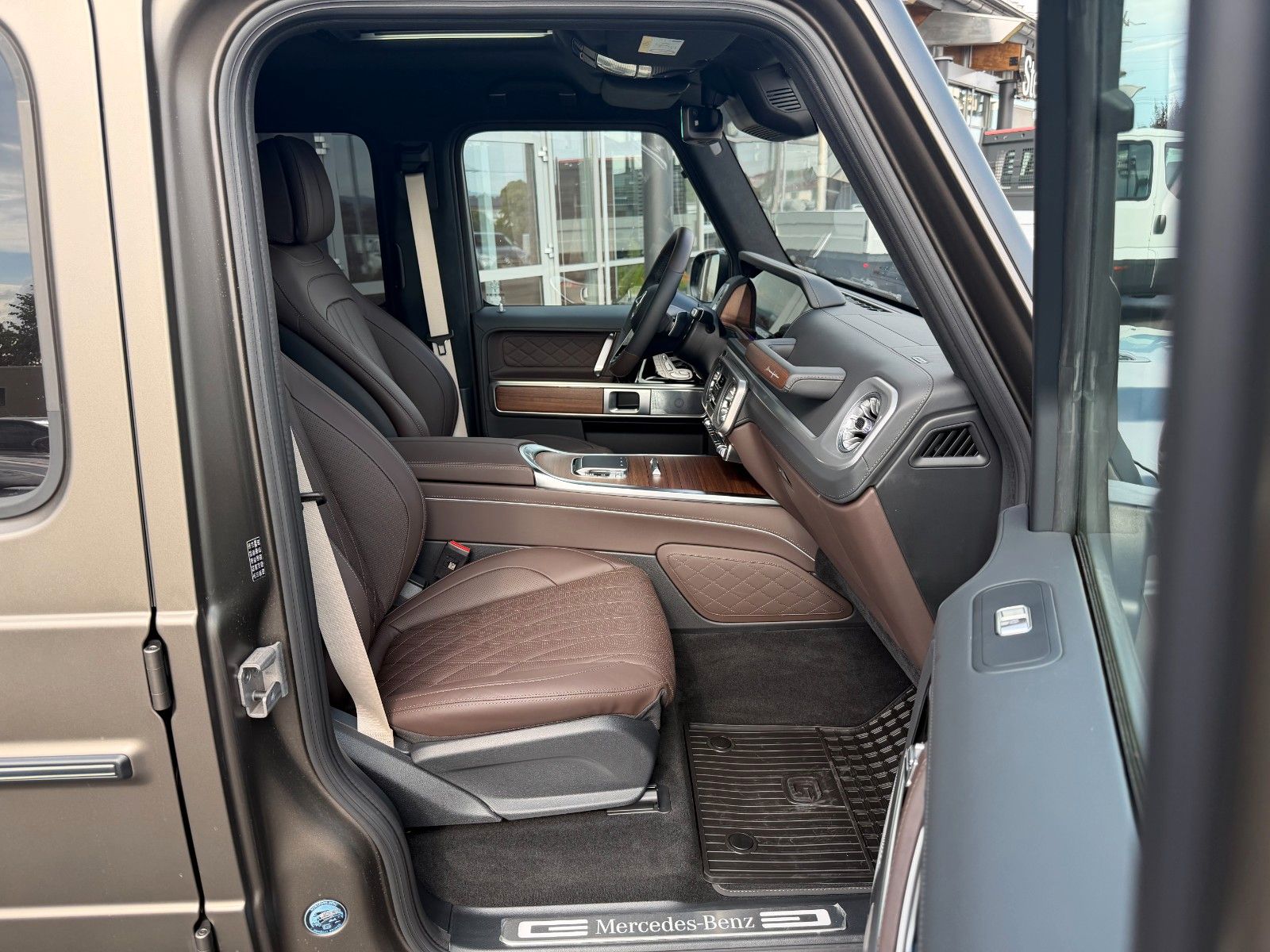 Fahrzeugabbildung Mercedes-Benz G 580 AMG+Distr+Burm3D+Massage+ESD+Night+360