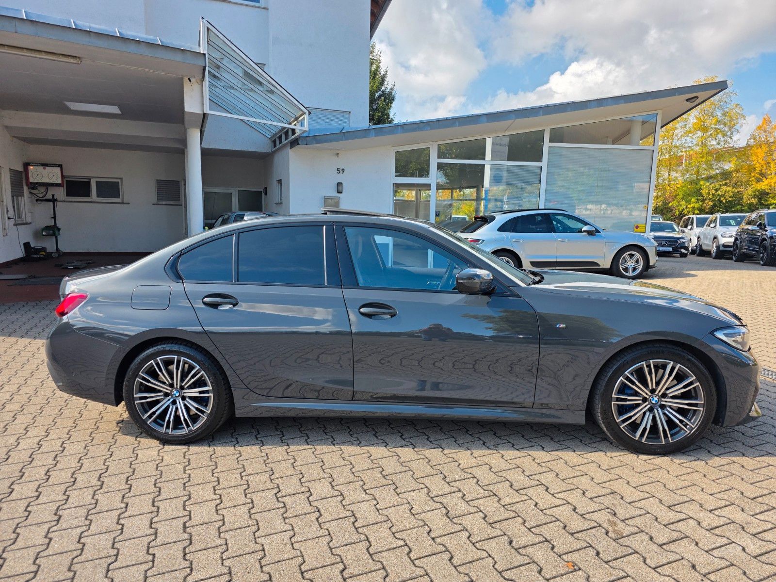 BMW 330 i lim. M Sport Navi LED Schiebedach foto 5