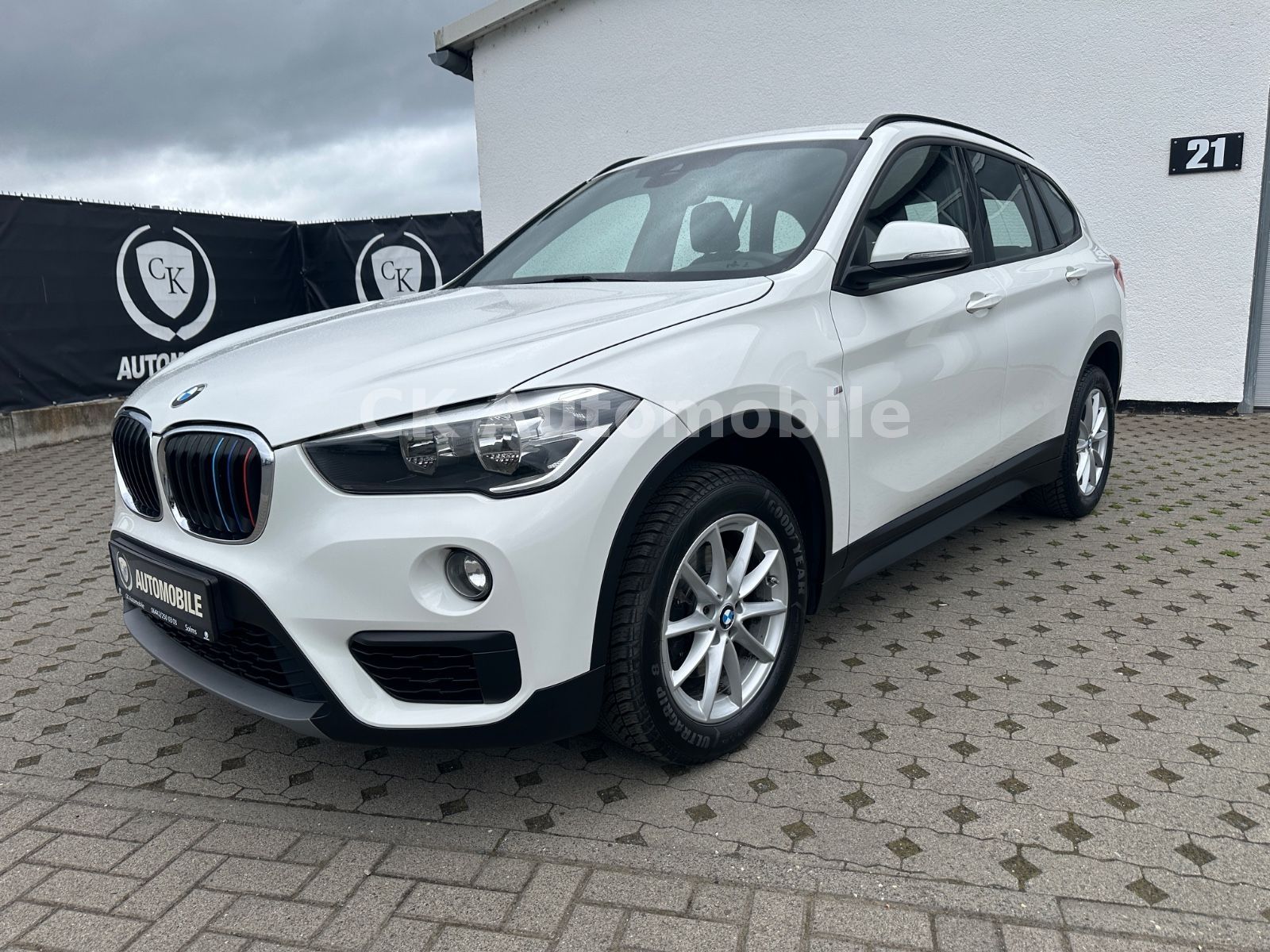 Fahrzeugabbildung BMW X1 sDrive 18d Automatik/Navi Plus/Head-Up/PDC