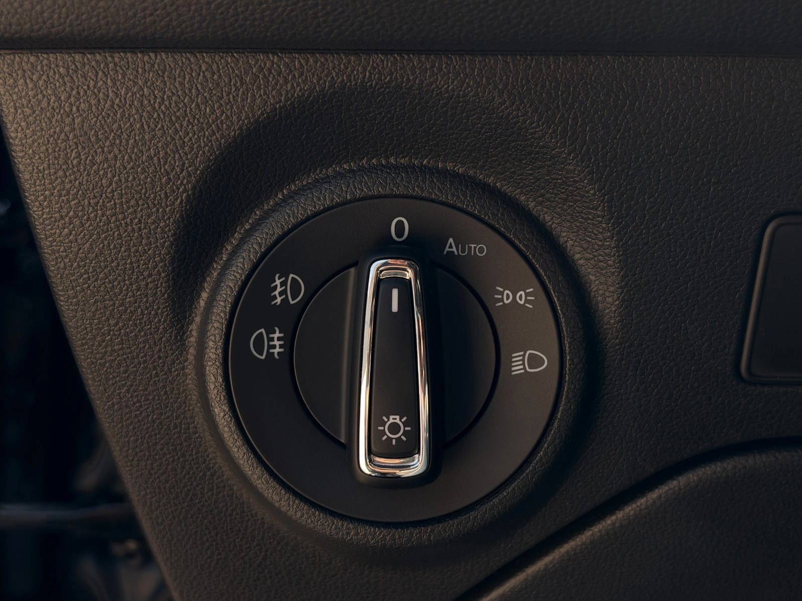 Fahrzeugabbildung SEAT Leon ST 1.5 TSI DSG Xcellence CarPlay PANO CAM