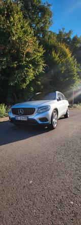 Mercedes-Benz GLC 250 4MATIC Autom. - - silberne Mercedes-Benz GLC-Klasse