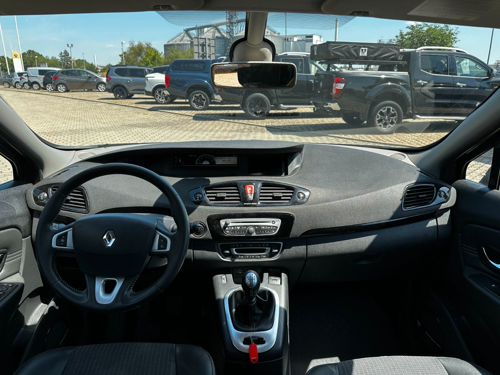 Fahrzeugabbildung Renault Scenic III BOSE / Teilleder / Klimaaut./ Navi.