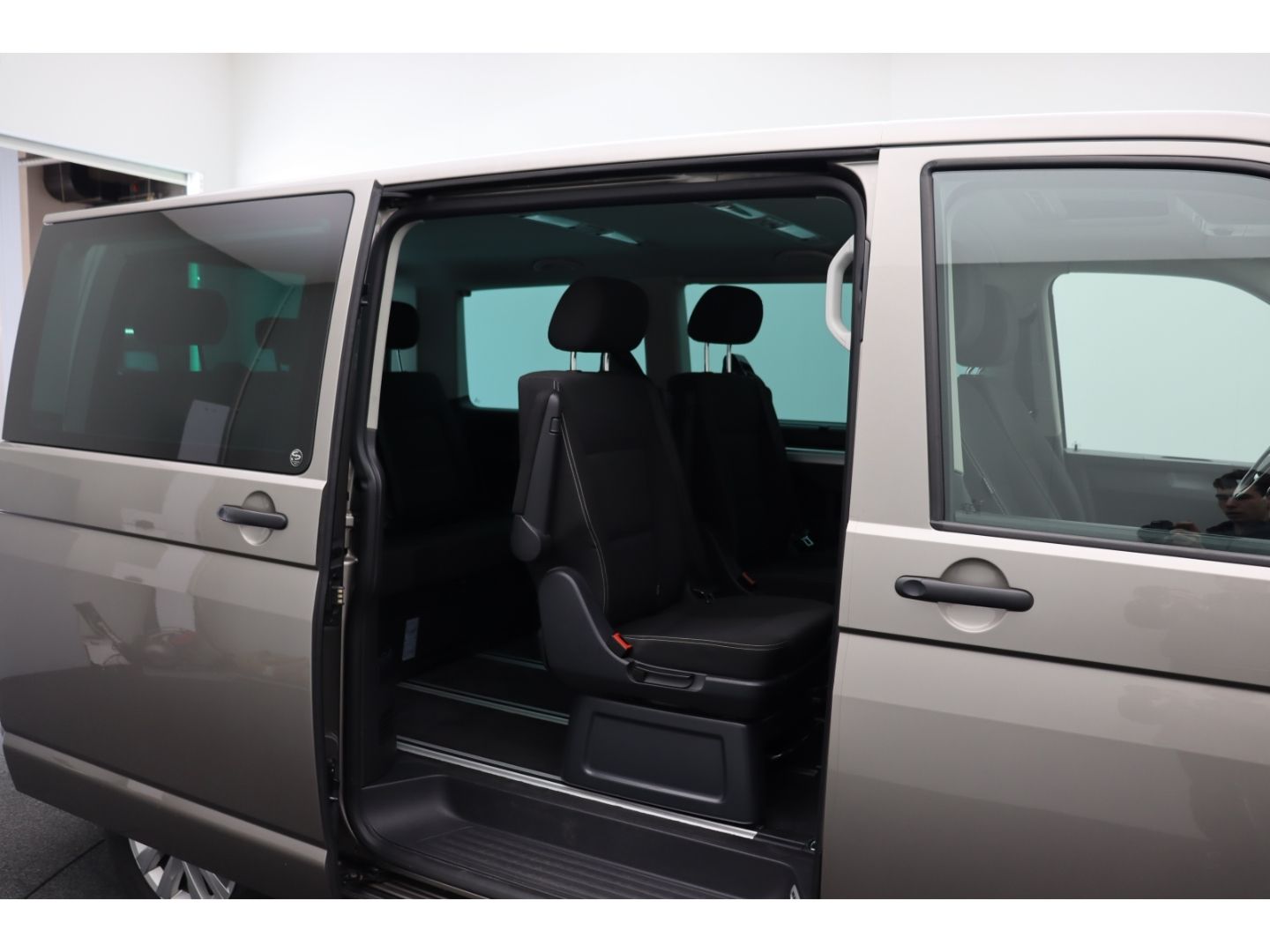 Fahrzeugabbildung Volkswagen T6.1 Multivan Trendline Pano Elektr. Schiebetür
