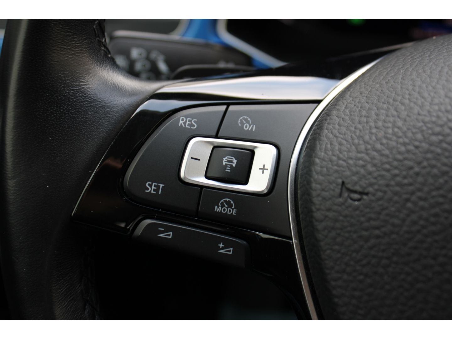 VW T-Roc 1.5 TSI Style 45 DSG ACC LED Pano RFK StHz - Image 17