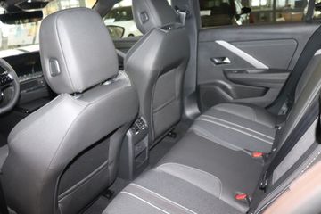 Fotografie 7 des Opel Astra Sports Tourer 1.2 Turbo Automatik GS