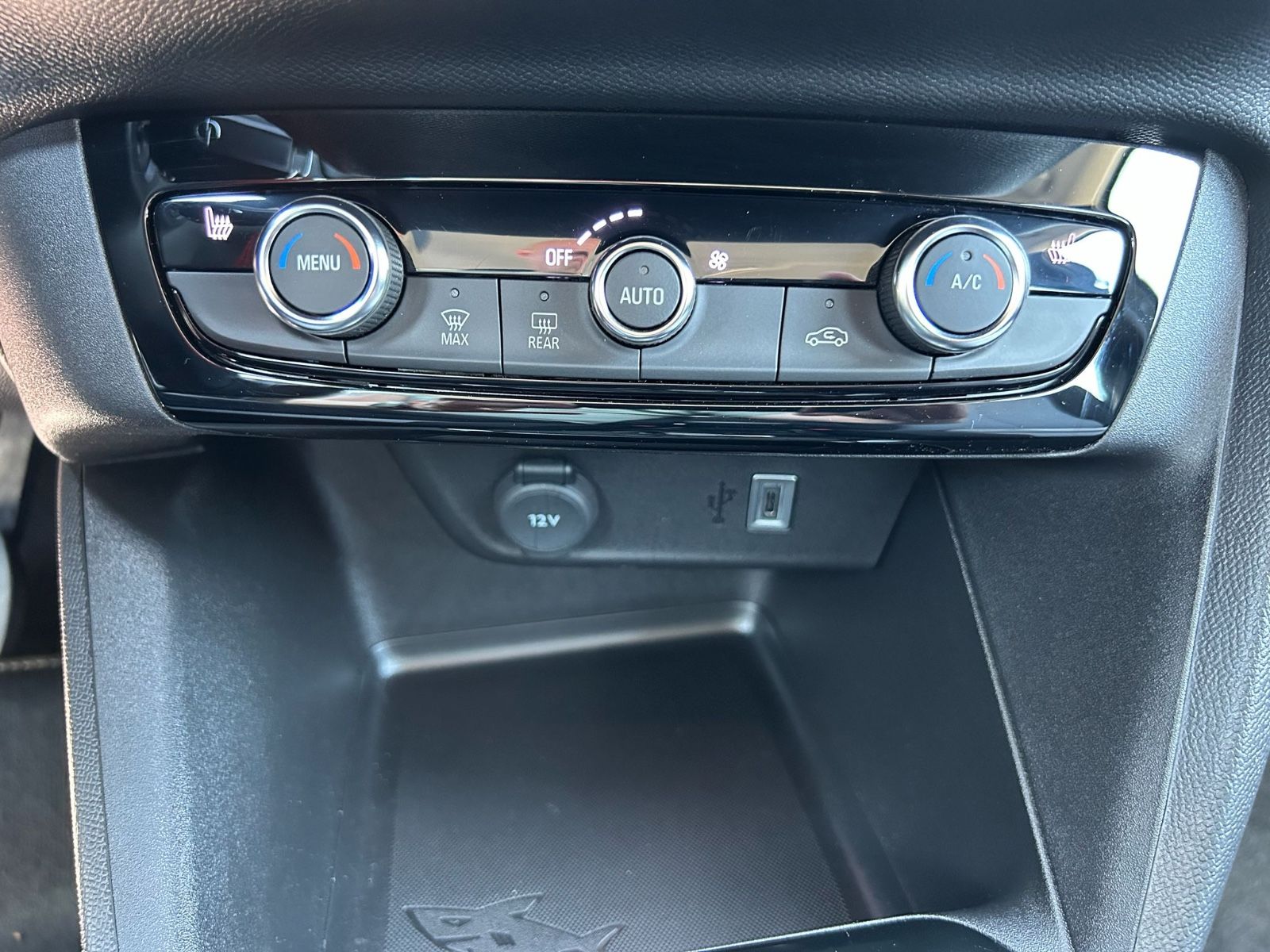 Fahrzeugabbildung Opel Corsa elektro°50 kWh°SOH 100%°LED°1.Hand°