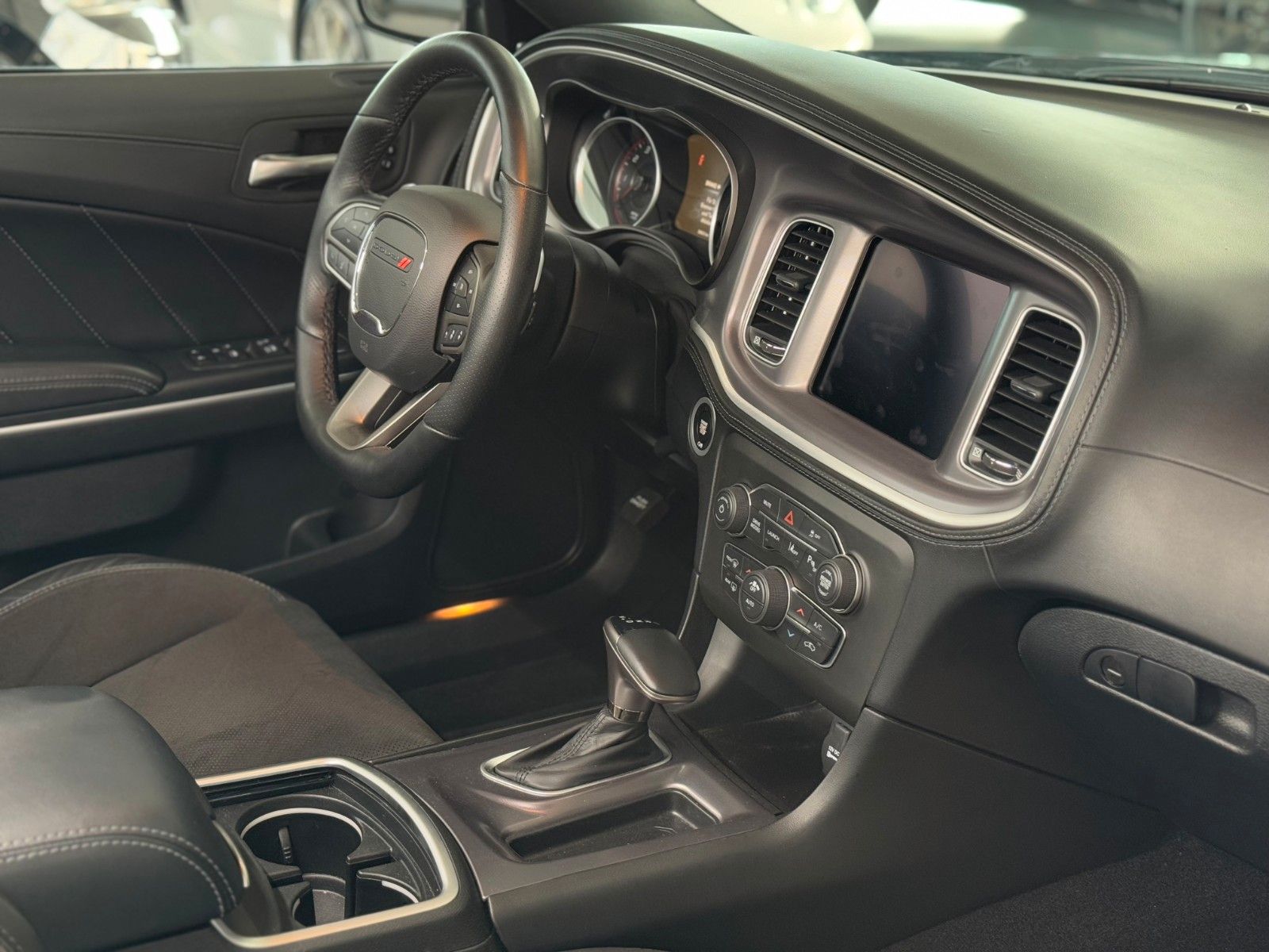 Fahrzeugabbildung Dodge Charger 6,4l V8 RT ScatPack "Technology Group"