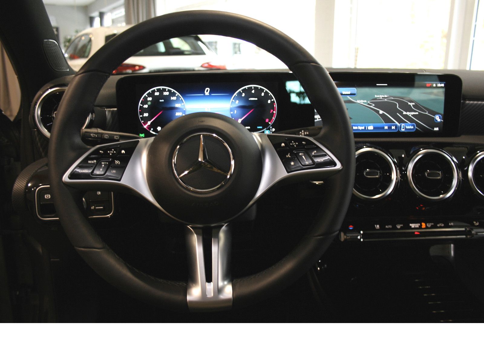 Fahrzeugabbildung Mercedes-Benz A 180 Progres. Advanced *Volldigitales Display*D