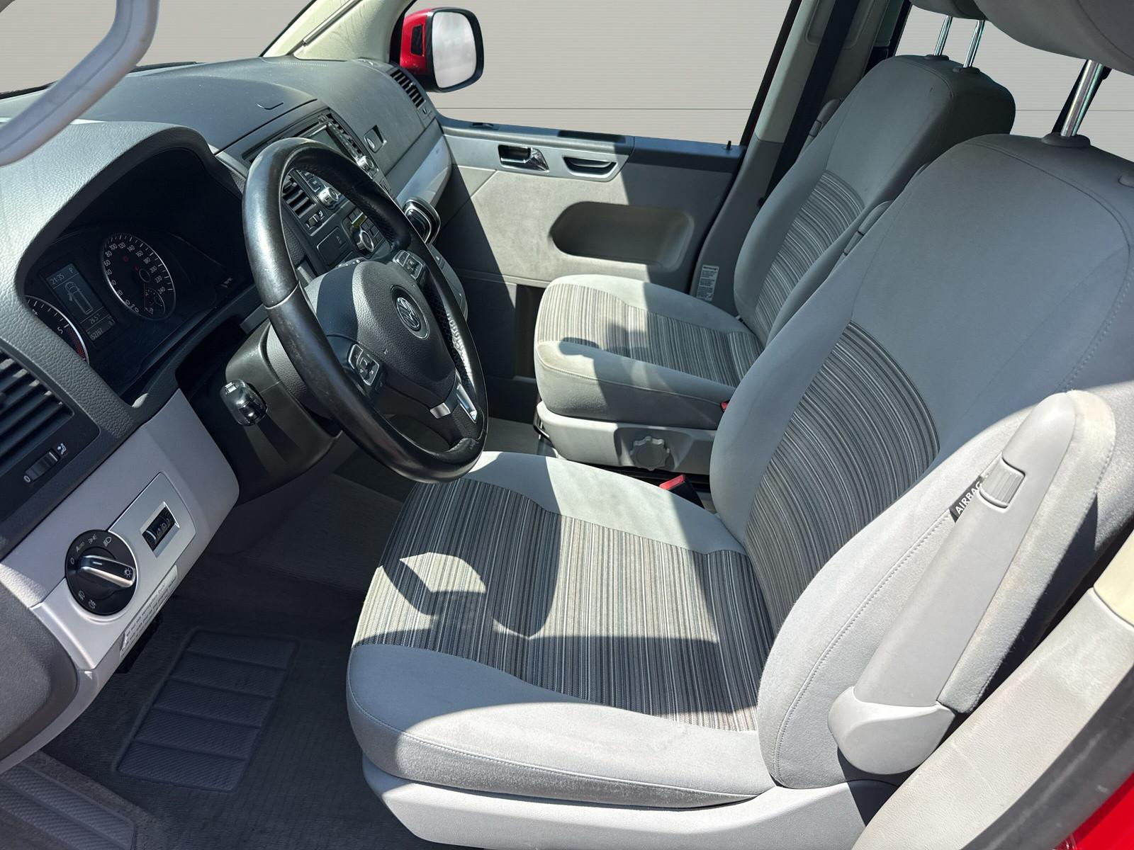 VOLKSWAGEN T5 CALIFORNIA COMFORTLINE 179 ch BVA - TOIT RELEVABLE - CAMERA DE RECUL - GPS - SIEGES CHAUFFANTS