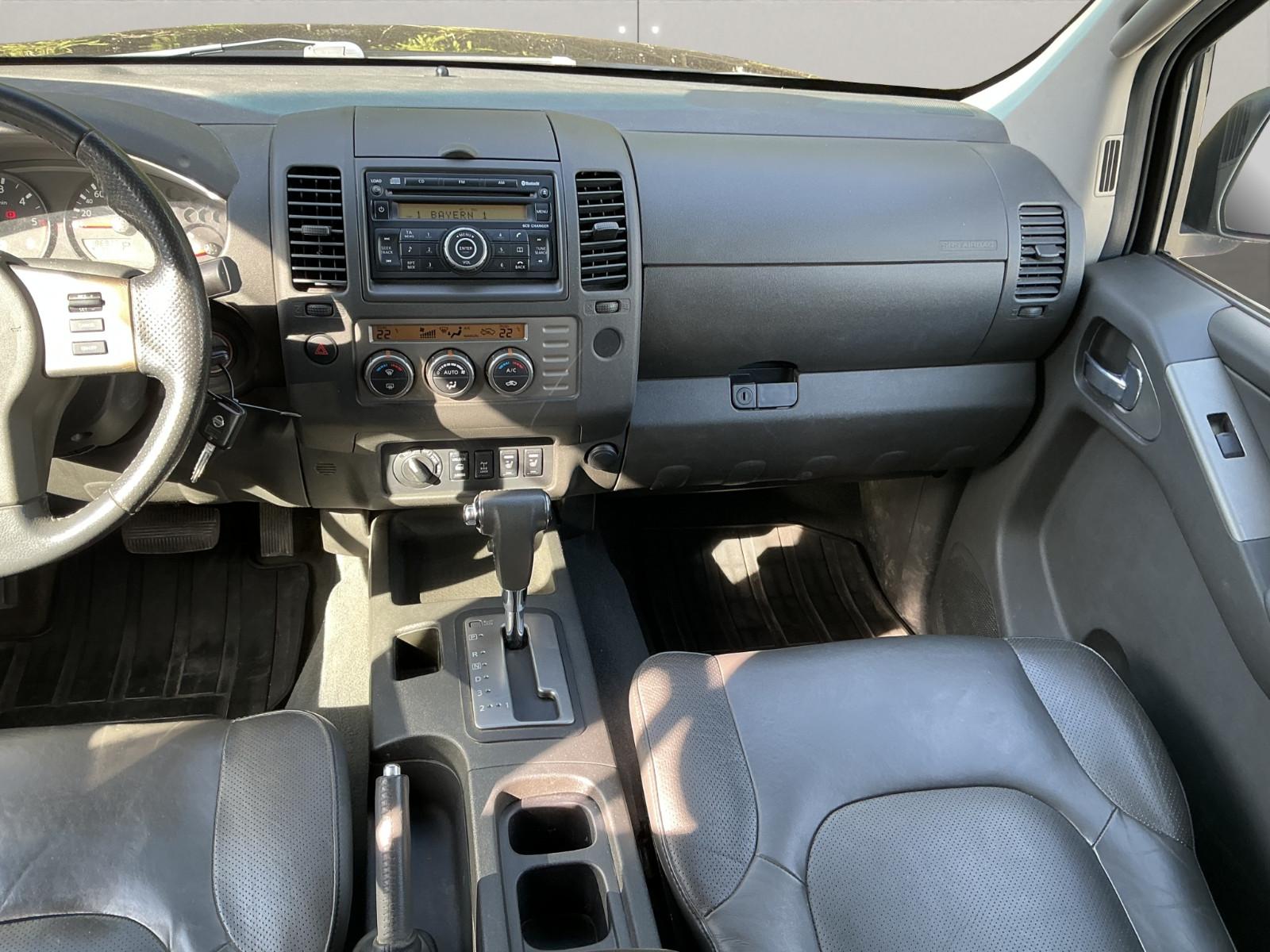 Nissan Navara Double Cab LE 4x4 | 171 ch | BVA | Cuir | Toit ouvrant | Sièges chauffants électriques | Attelage