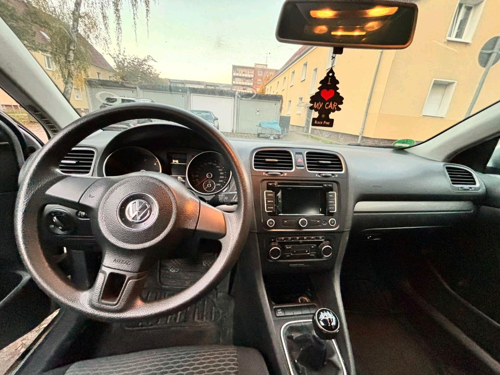Volkswagen Golf 2009 — rear view