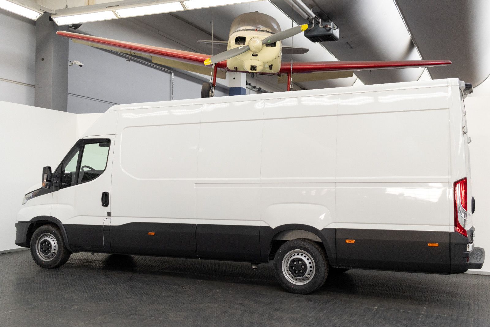 Fahrzeugabbildung Iveco Daily 35S14 EA8V AUTOMATIK KASTENWAGEN hoch+lang