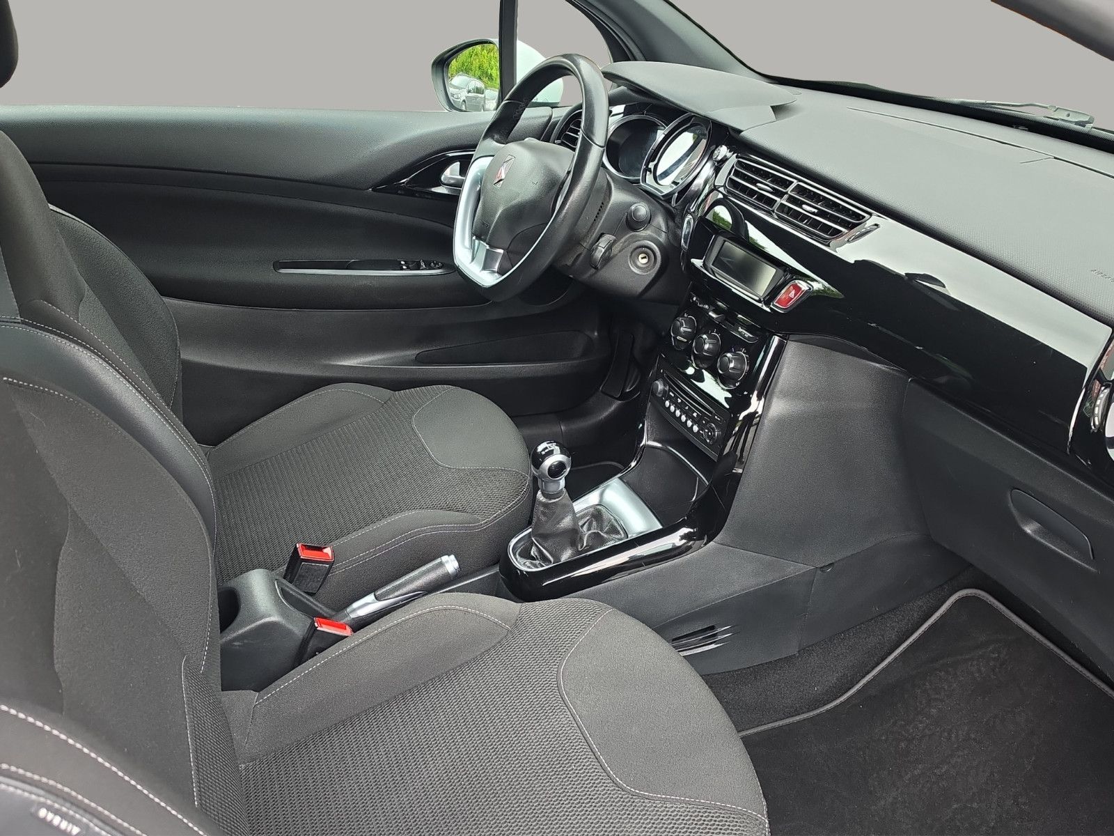 Fahrzeugabbildung Citroën DS3 SoChic SPORTPAKET KLIMA PDC TEMPOMAT