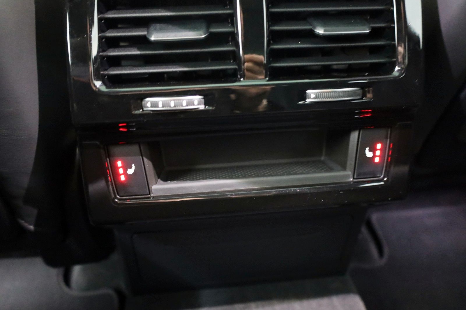 Fahrzeugabbildung Volkswagen Touareg Elegance 4M Leder,Navi,Panorama,Luftfed.