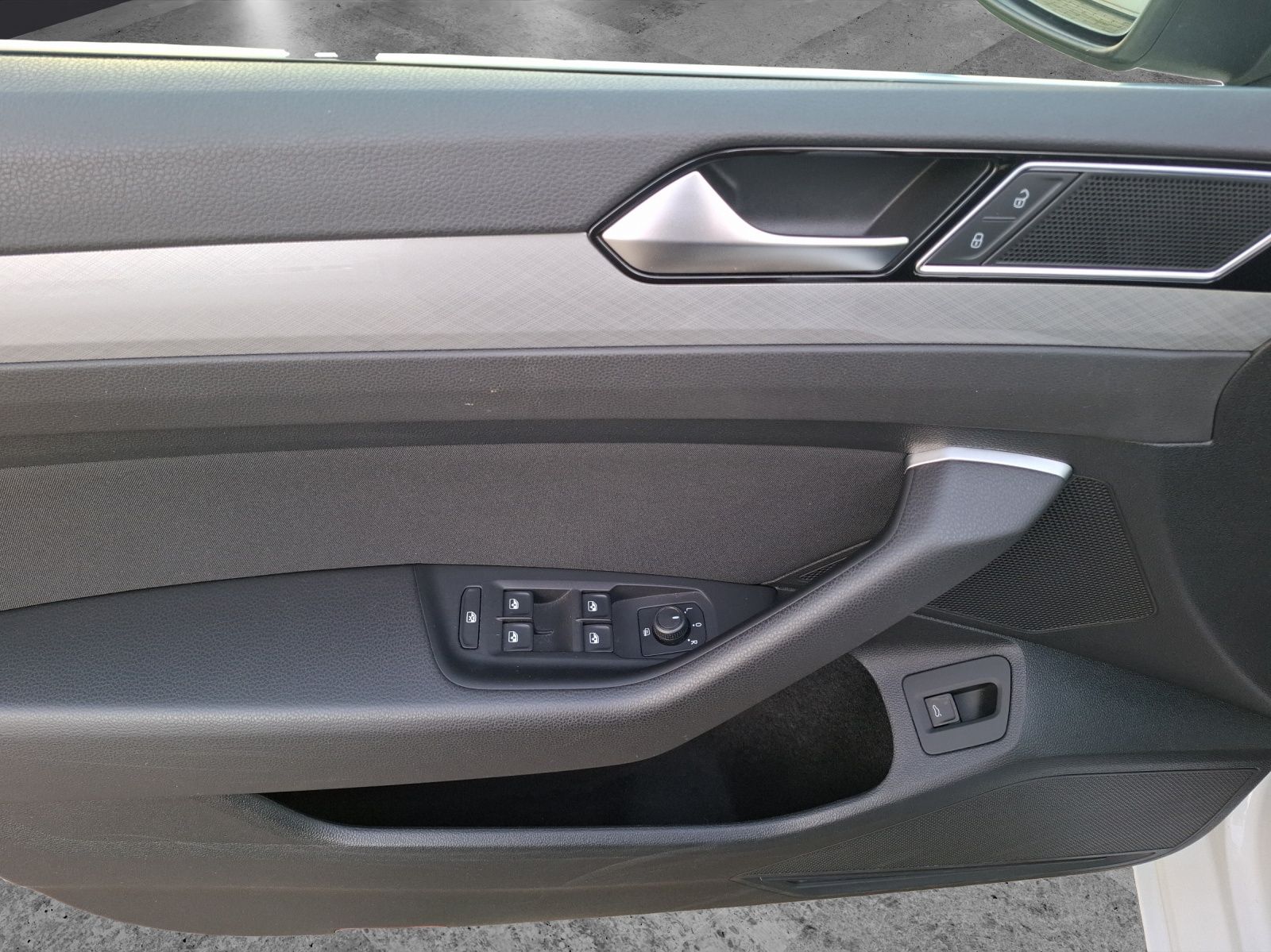 Fahrzeugabbildung Volkswagen Passat Variant TDI Business DSG Standhzg LED Nav