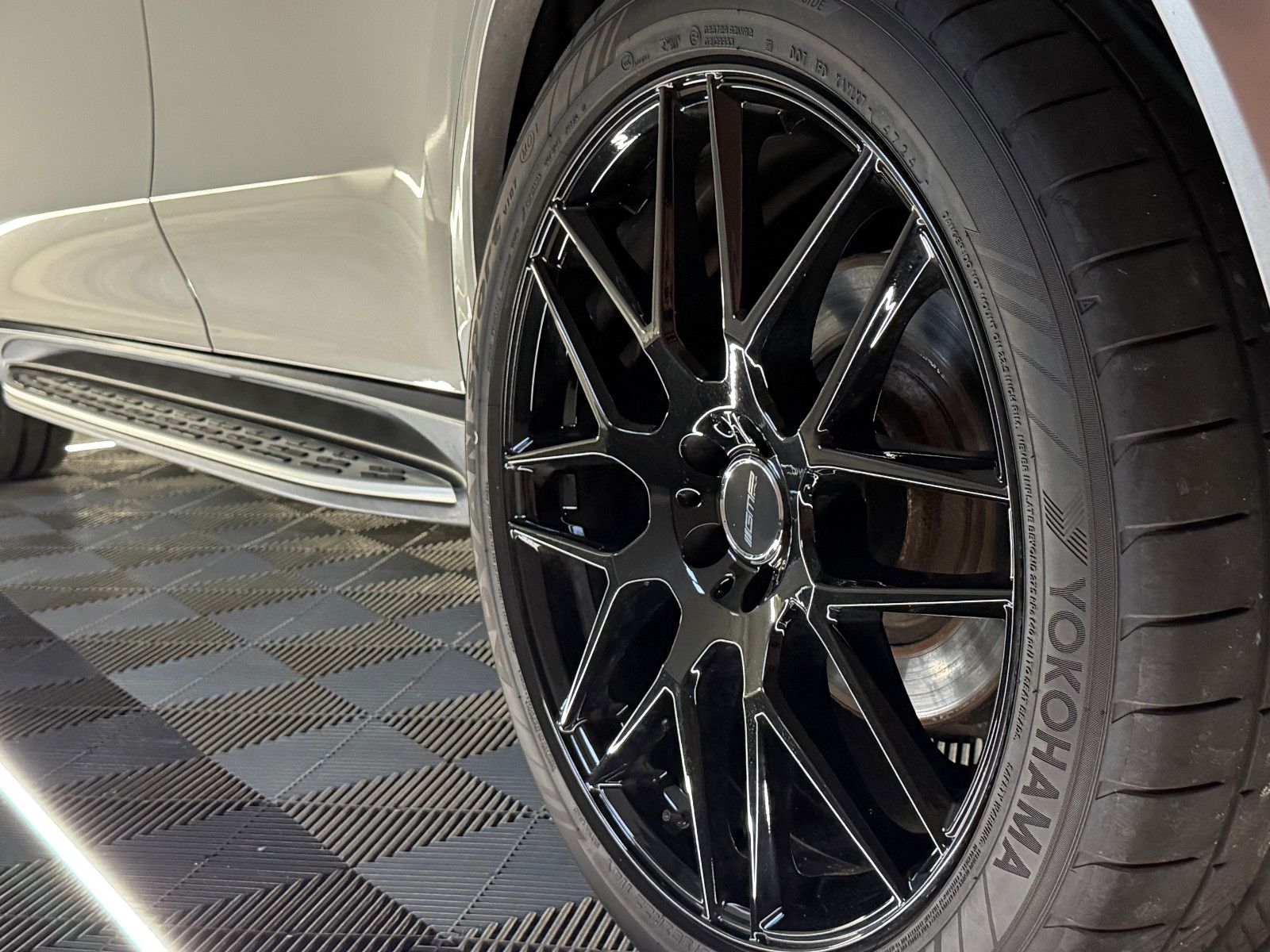 Fahrzeugabbildung Mercedes-Benz GLE 400 d 4Matic AMG-LINE/DISTRONIC+/AHK/7-SITZE