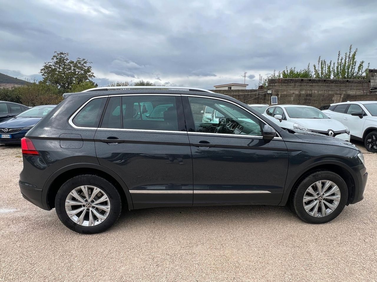 Volkswagen Tiguan 2.0 TDI SCR DSG 4MOTION Busine imagem 3