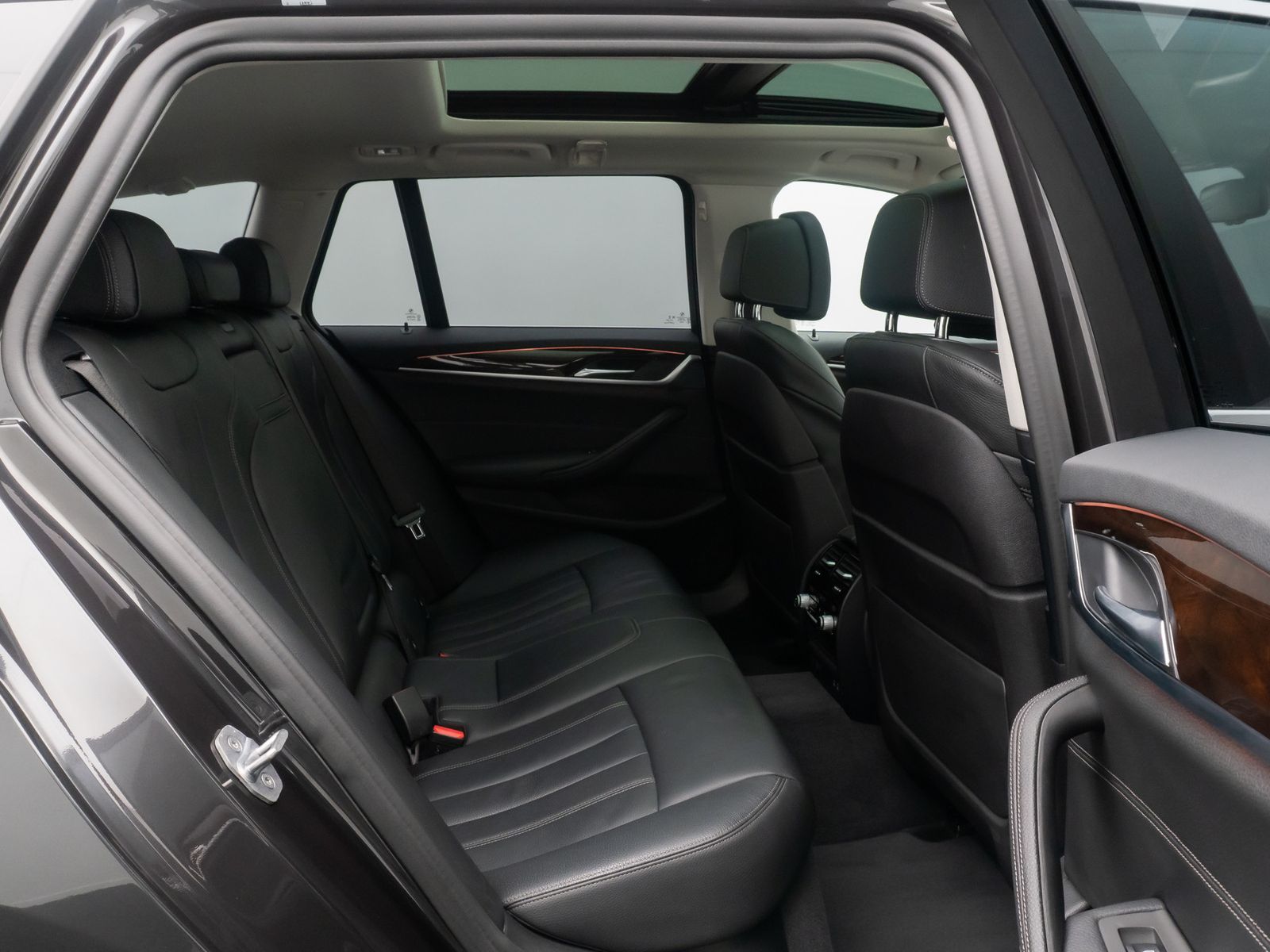 Fahrzeugabbildung BMW 540i xD HUD Kamera MSport Komfort Panorama19Zoll