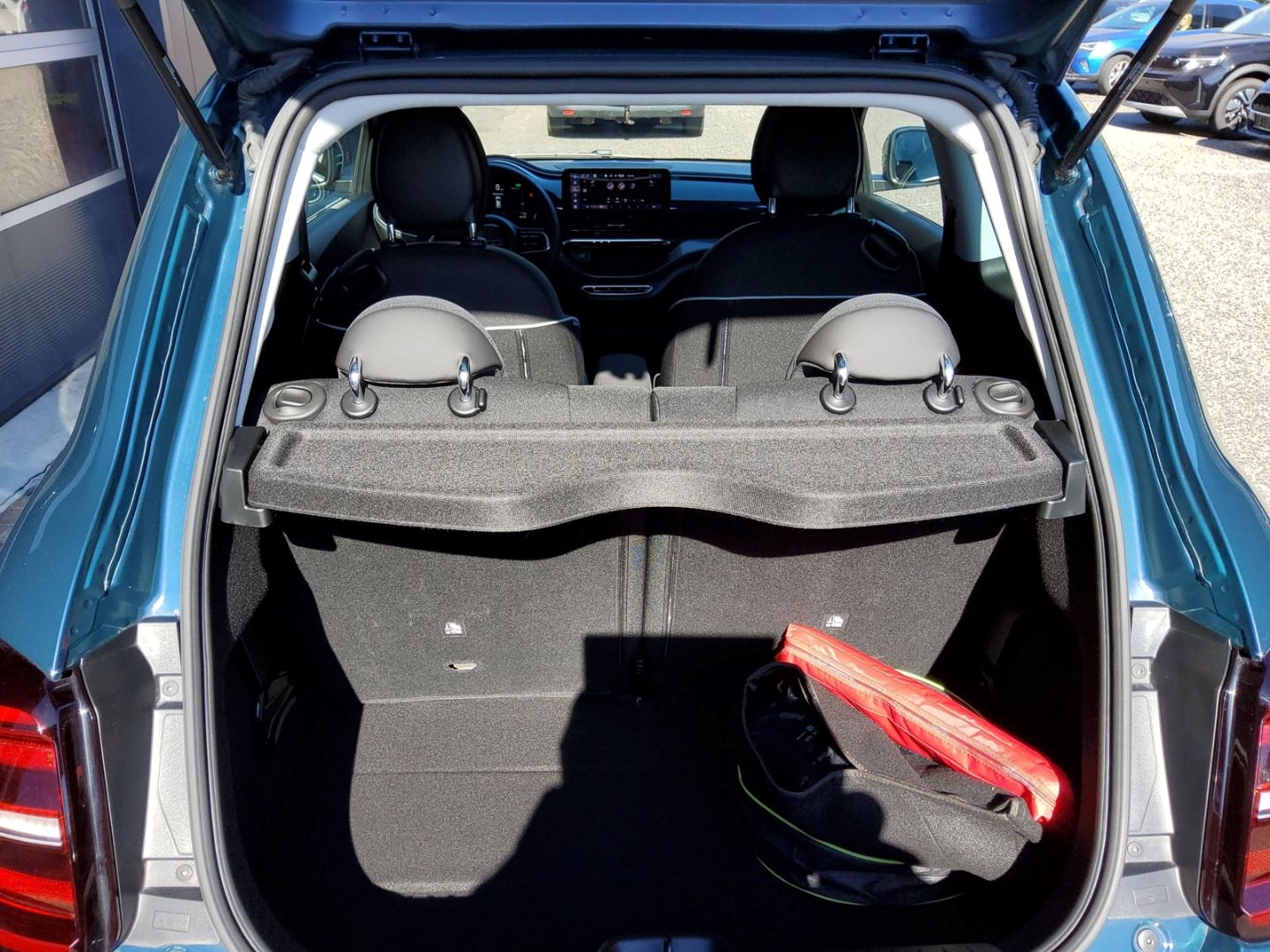 Fahrzeugabbildung Fiat 500e LED SHZ PDC DAB 360°DroneView Keyless CarPl