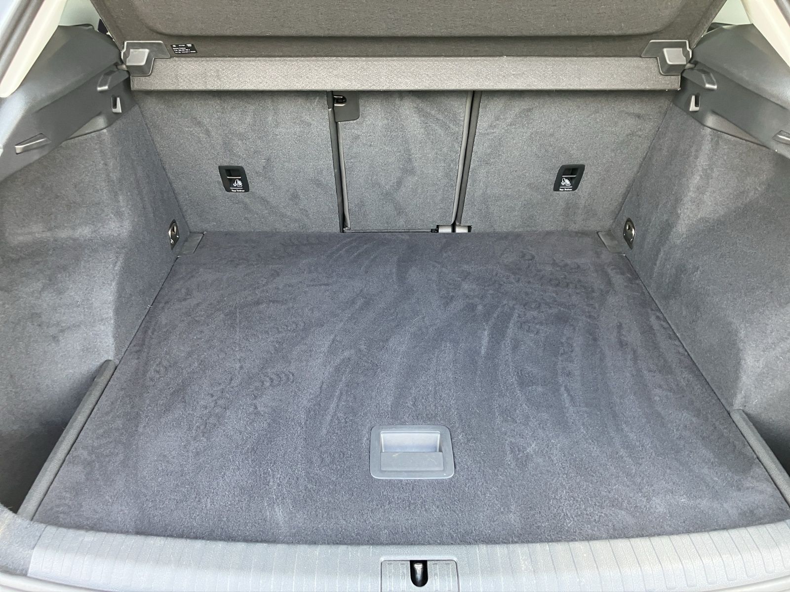Fahrzeugabbildung Audi Q3 40 TFSI quattro S-tronic LED 18" AVC SHZ