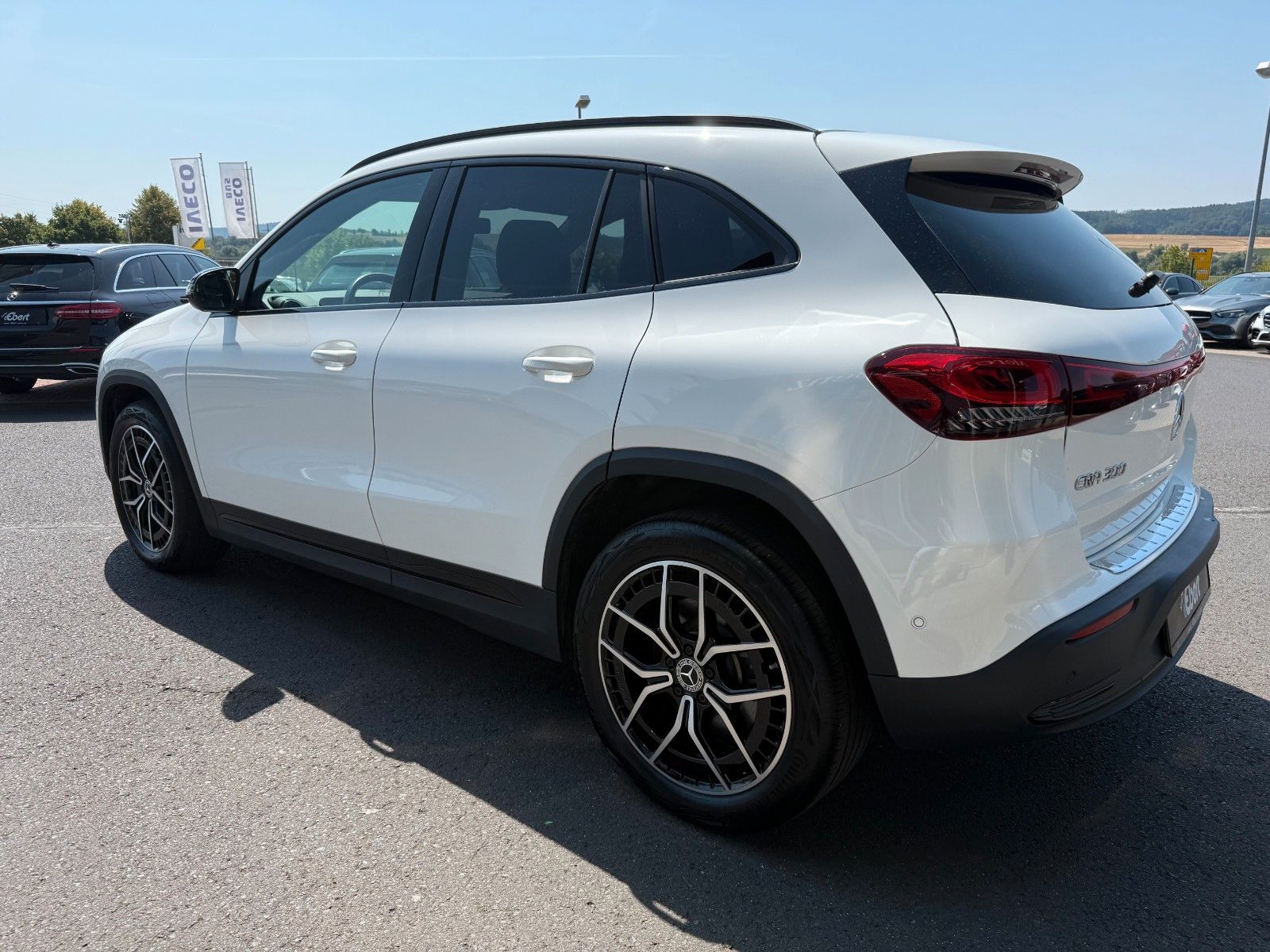 Fahrzeugabbildung Mercedes-Benz EQA 300 4M Progressive+Ambiente+RFK+19AMG+TotW