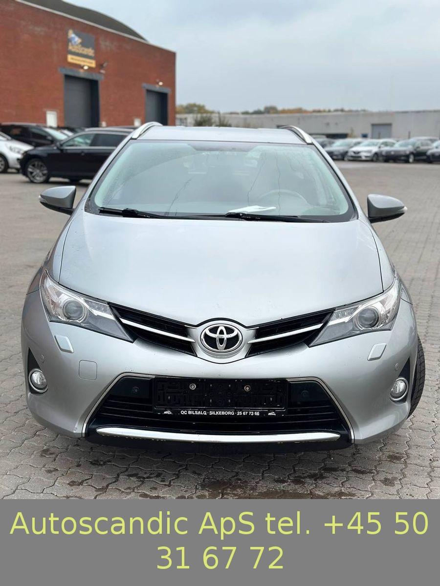 Toyota Auris 2014 — rear view
