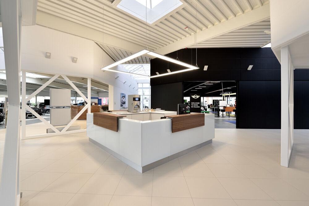 showroom-image-top