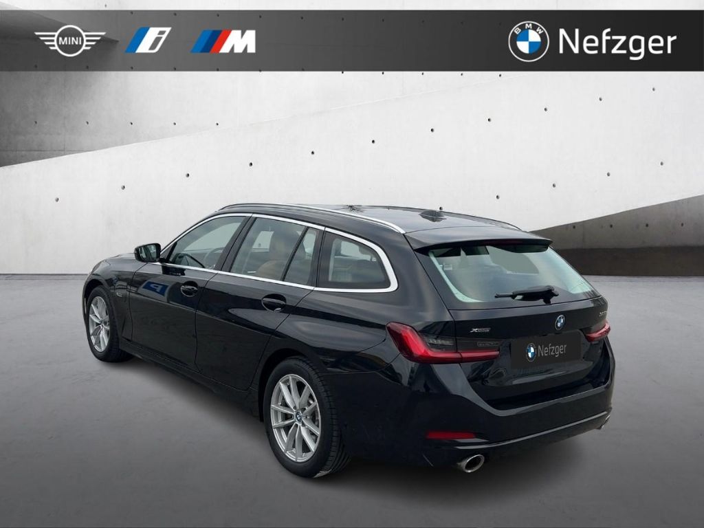 BMW 320 e xDrive Touring Navi Pano HiFi RFK Sportsit foto 4