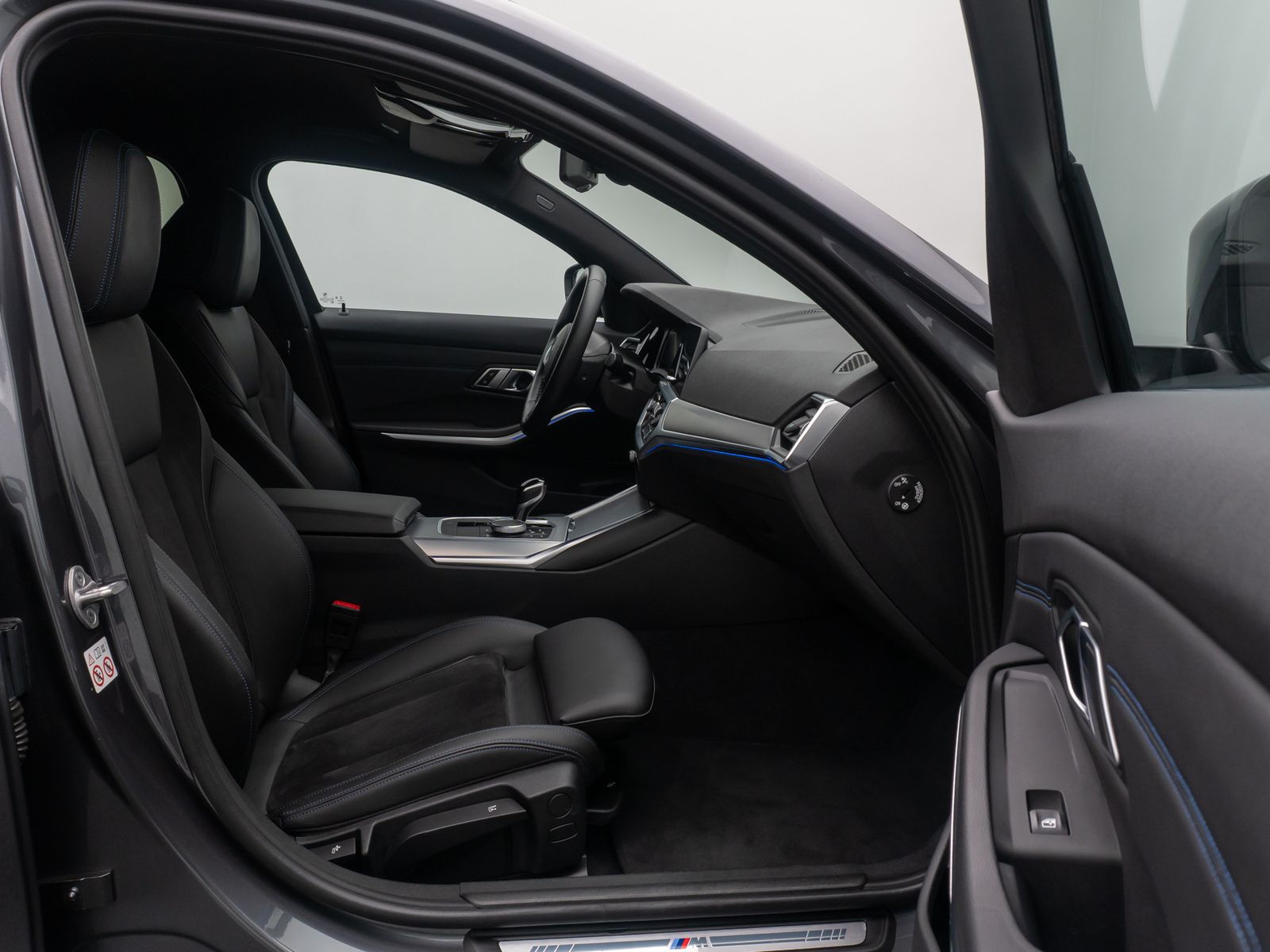 Fahrzeugabbildung BMW 318d M Sport Navi LED AHK DAB FernlichtAss