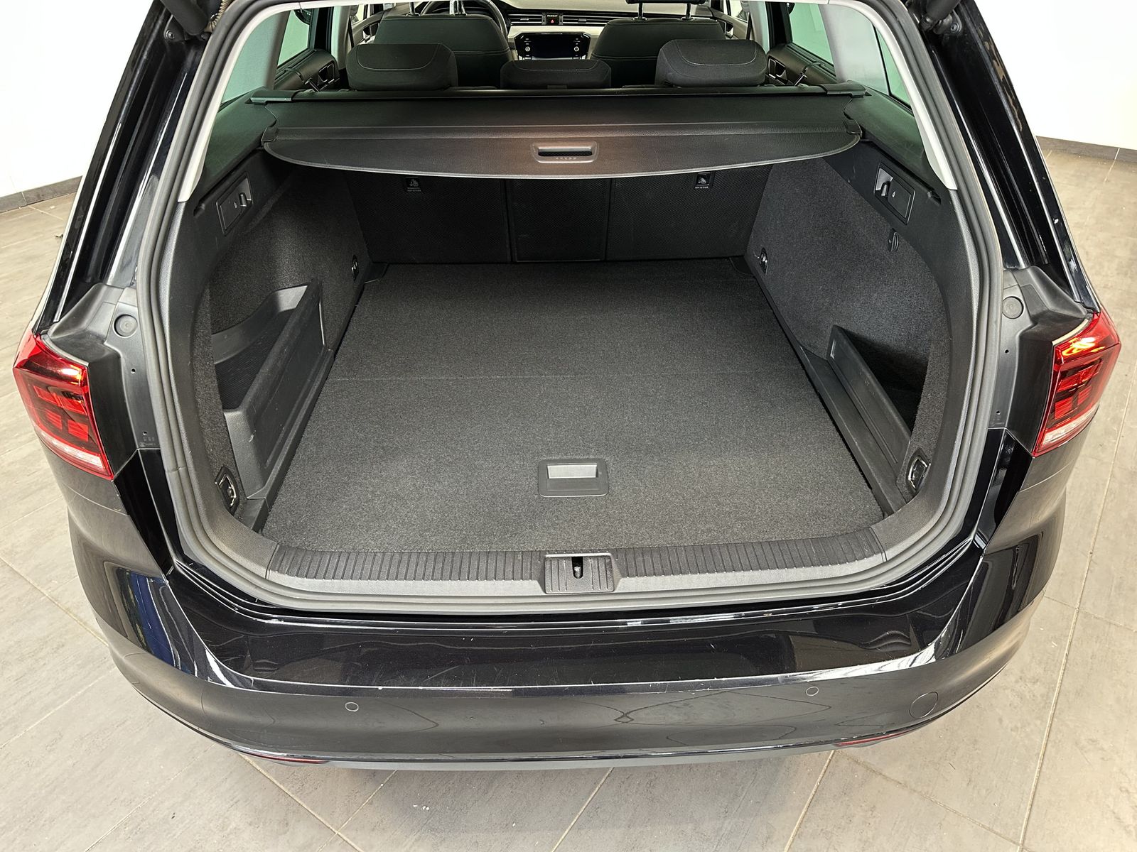 Fahrzeugabbildung Volkswagen Passat Variant 2.0 TDI Business NAV+LED+ACC+PANO