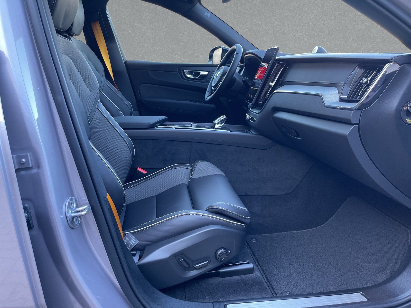 Volvo XC60 T8 AWD PHEV Polestar Engineered LAST ONE imagem 3