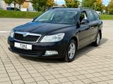 Skoda Octavia Combi Ambition - Skoda Octavia aus 2012 mit Diesel-Antrieb: Kombi