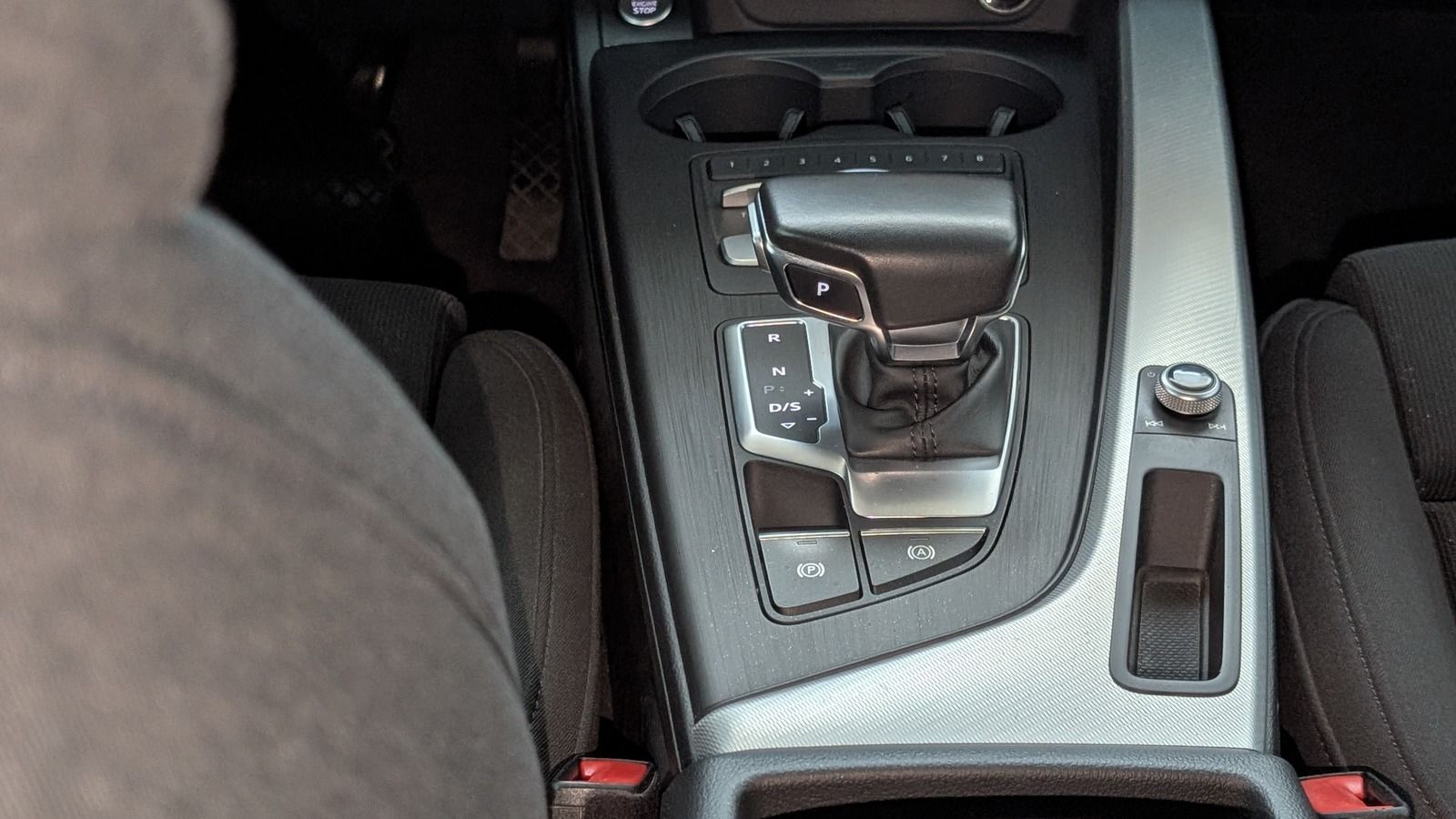 Fahrzeugabbildung Audi A4 Avant 35 TDI sport S-tronic LED * Navi