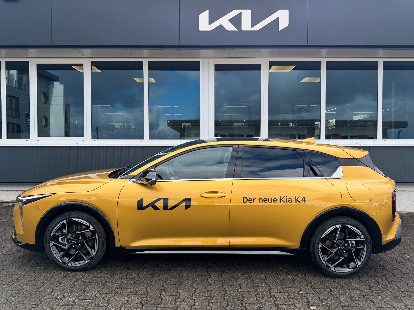 Fahrzeugabbildung Kia K4 1.6 T-GDI 180PS DCT GT-Line VOLL