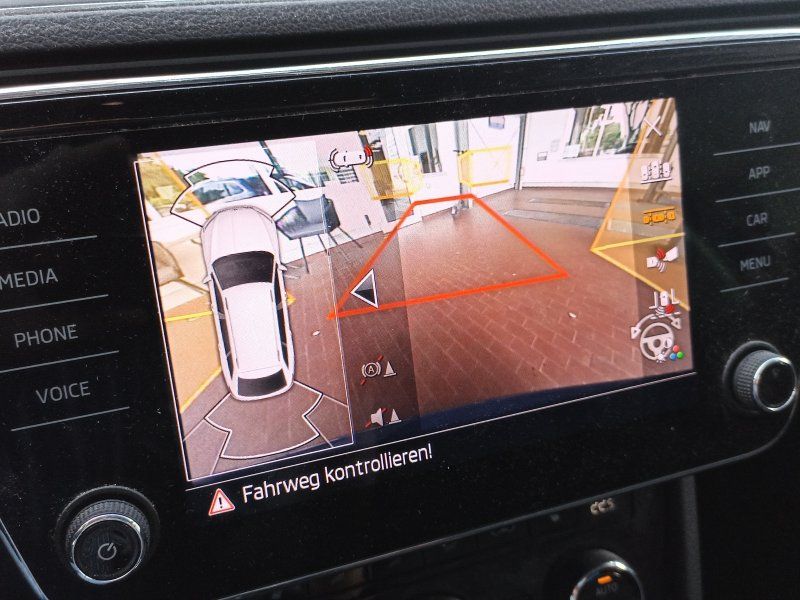 Fahrzeugansicht 16 Fahrzeugabbildung SKODA Superb Combi 2.0 TDI Style ACC+NAVI+WINTER-PAK.