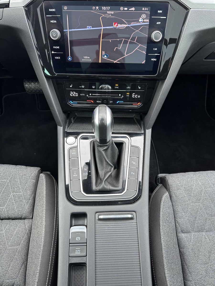 Fahrzeugabbildung Volkswagen Passat Variant GTE NAV+LED+PANORAMA+ACC+AHK+17ZO