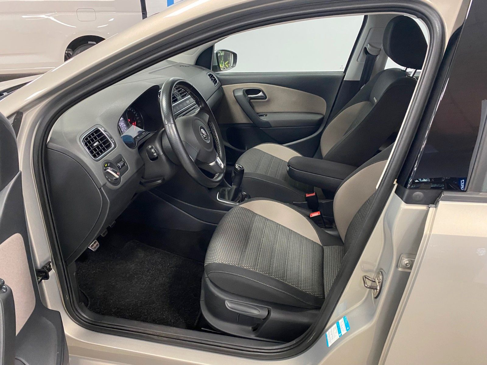Fahrzeugabbildung Volkswagen Polo 1.2 TSI CrossPolo 1.Hand+17"Alu+CHECKHEFT++