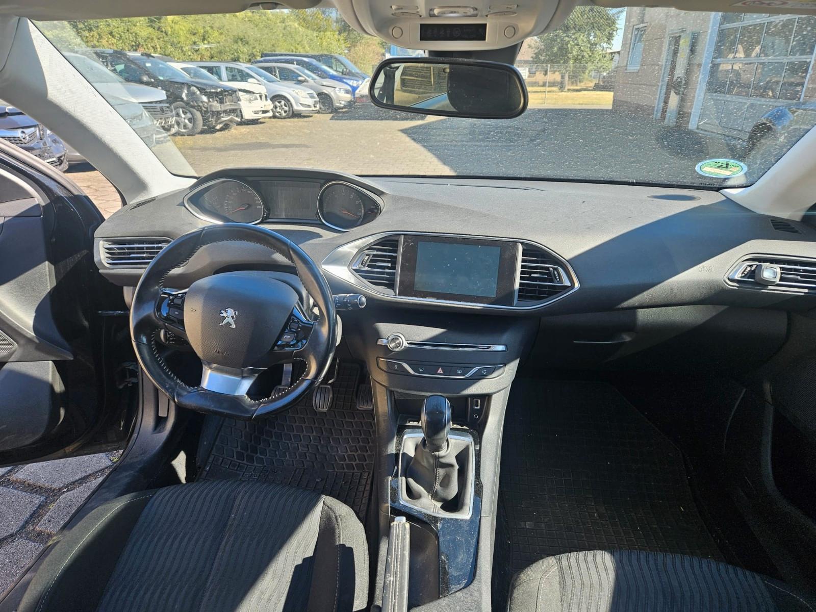 Peugeot 308 2015 — photo 10