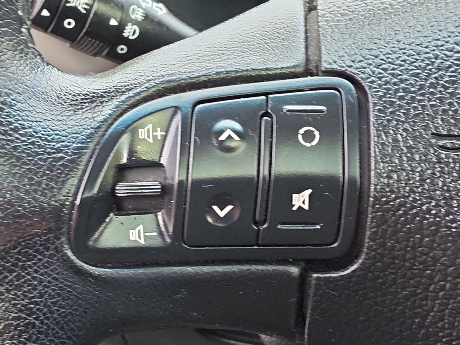 Fahrzeugabbildung Kia Sportage  ALLRAD 4X4 AUTOMAT/PANORAMA/NAVI/XENON