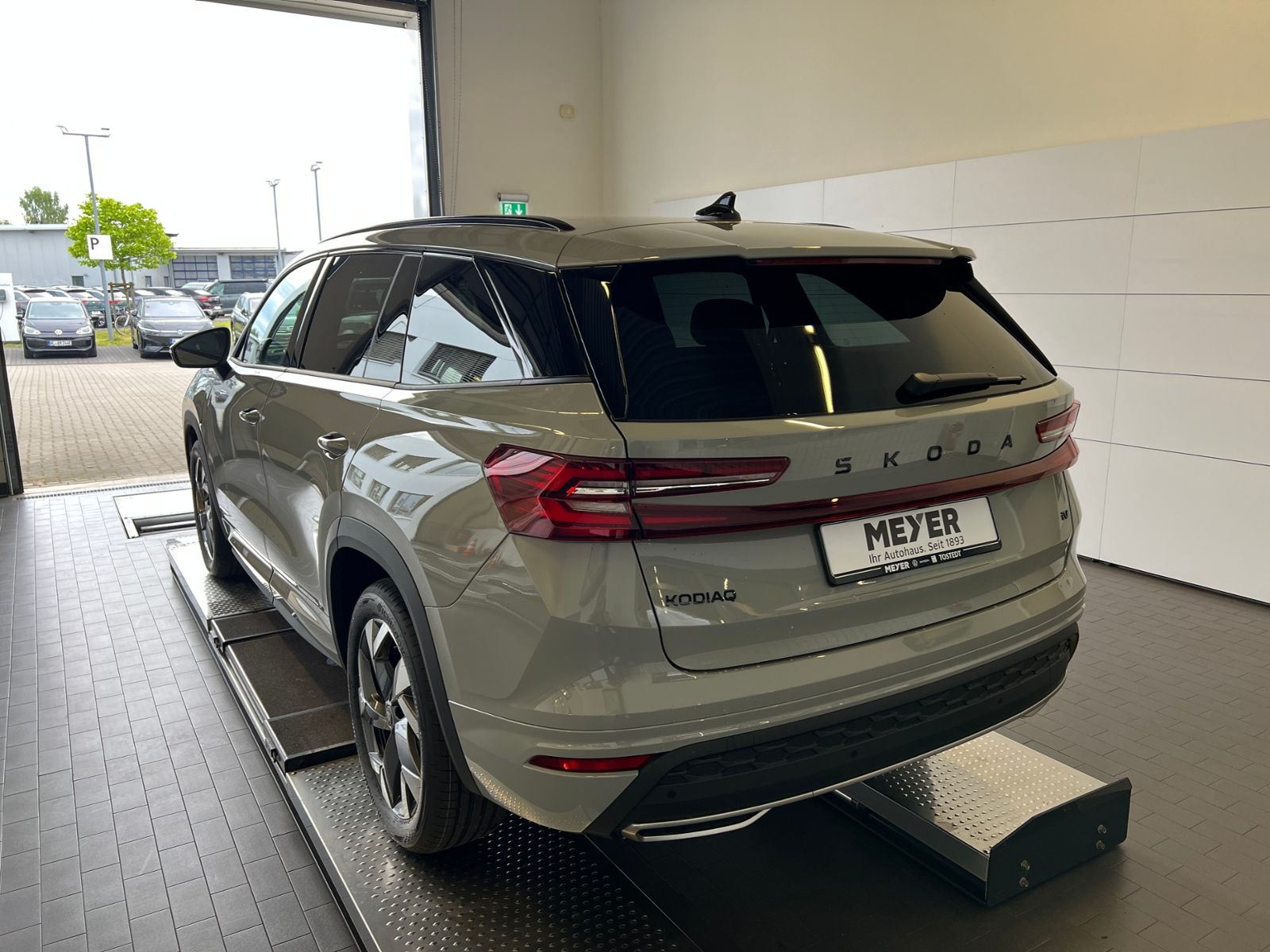 Fahrzeugabbildung SKODA Kodiaq Sportline 1.5 TSI IV DSG *AHK, Navi, ACC*
