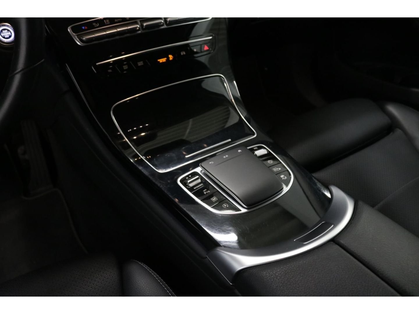 Fahrzeugabbildung Mercedes-Benz GLC 200 4Matic e. Heckklappe AHK Navi LED