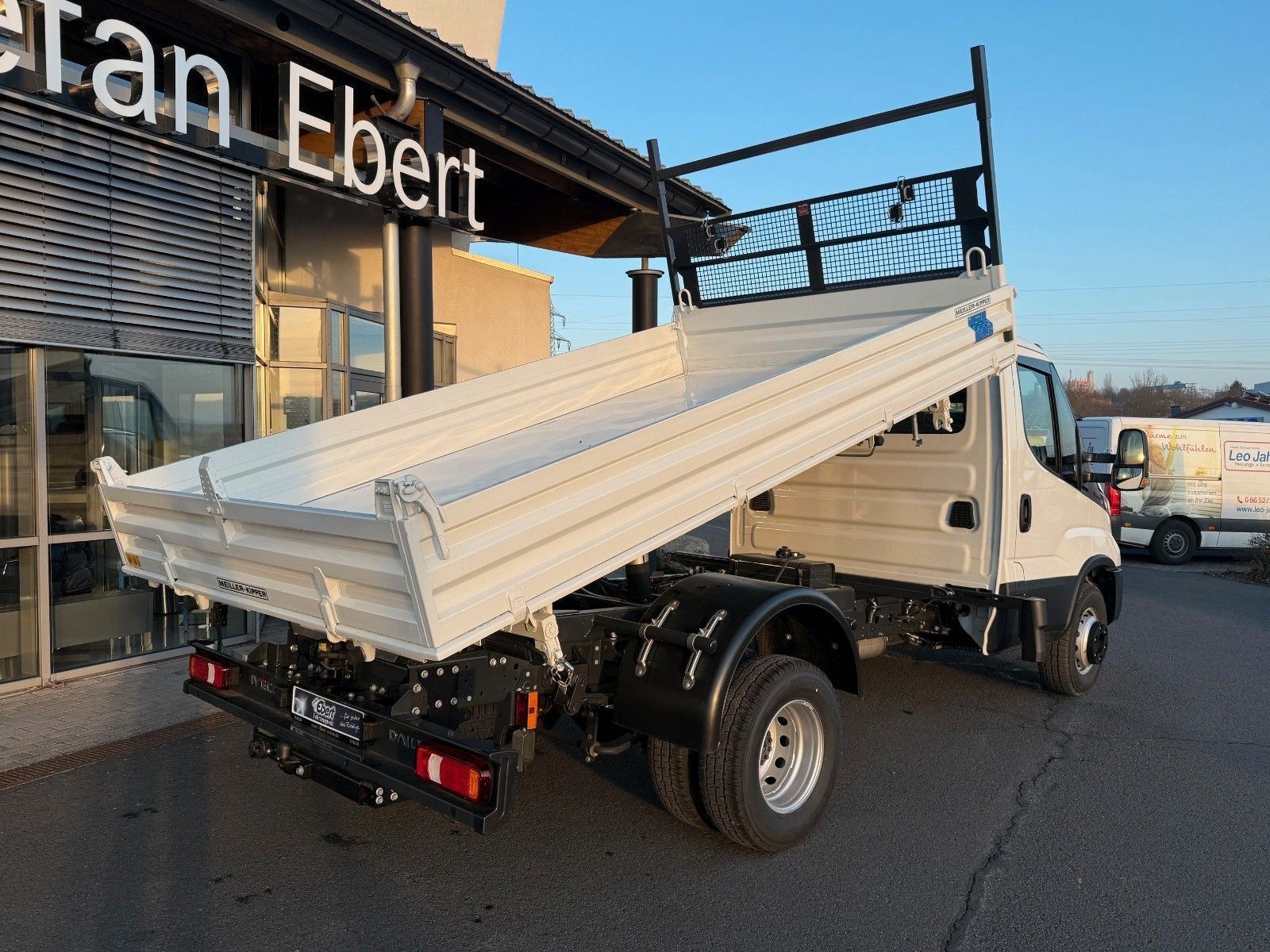 Fahrzeugabbildung Iveco Daily 60C18 H 3-S.-Kipper *R3.450mm*2xAHK*