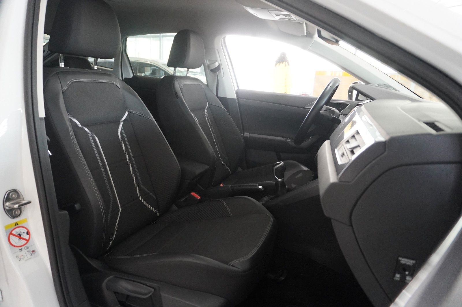 Fahrzeugabbildung Volkswagen Taigo 1.0 TSI STYLE NAVI/IQ-LIGHT/VIRT./SH/DAB+