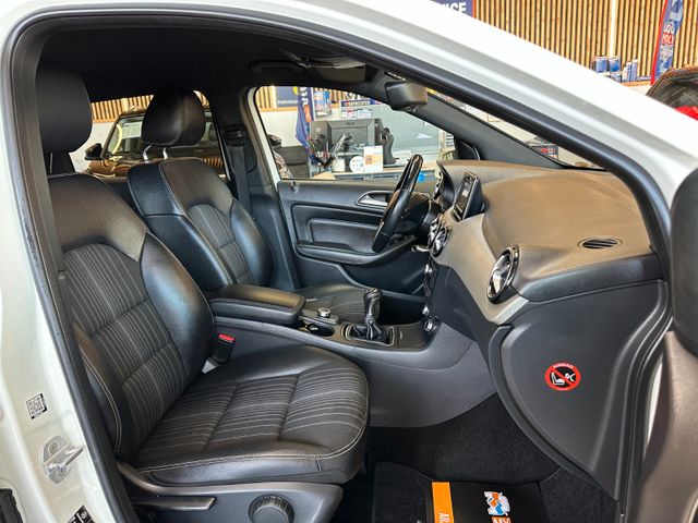 Mercedes-Benz B 180 *KLIMA*SZHZ*LEDER*NAV*PDC*SPUR*TOTWINKEL