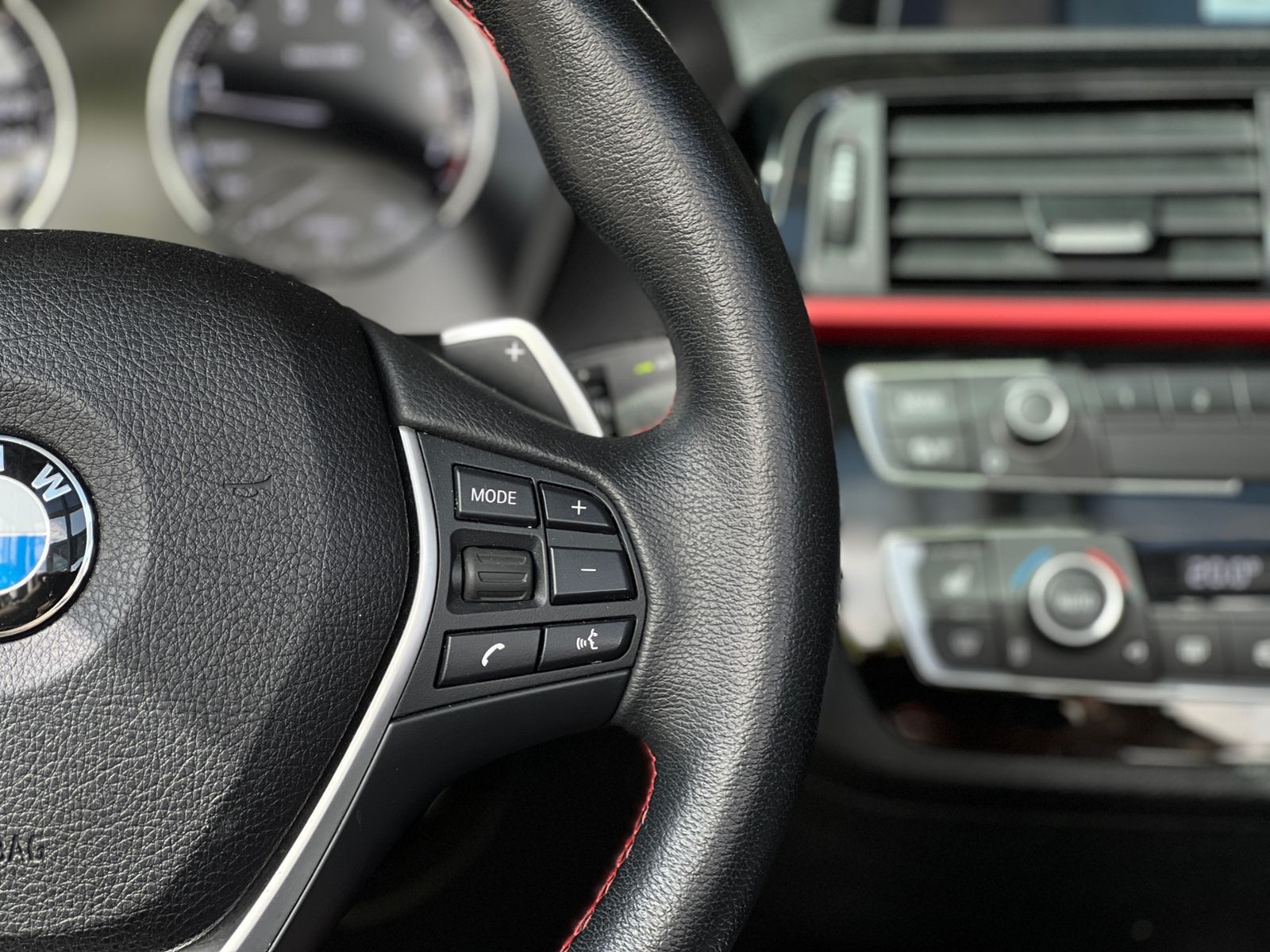 Fahrzeugabbildung BMW 230i Cabrio Sport Line H/K LEDER LED NAV RFK 18"