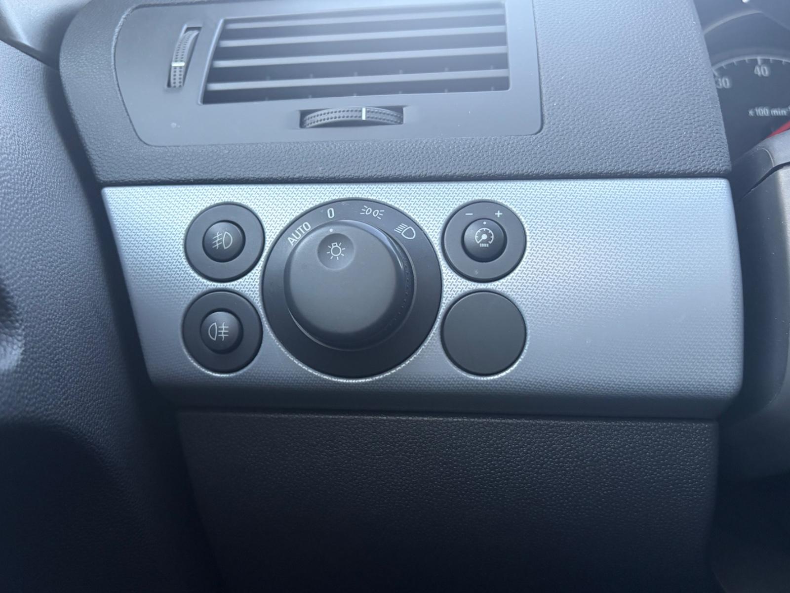 Opel Astra 2004 — photo 27