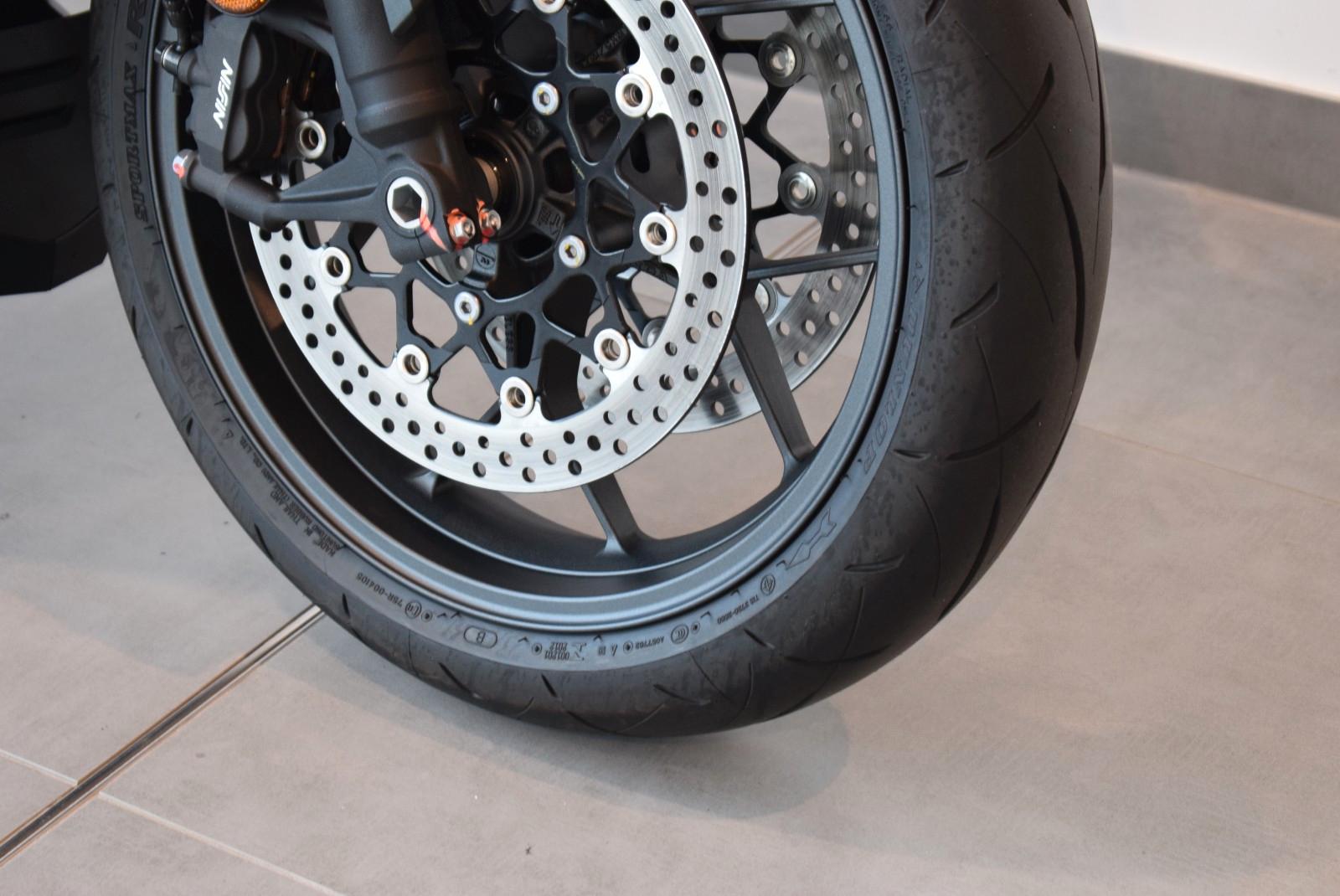 Honda CBR 650 R E-Clutch * 1. Hand * Nur 1576KM!
