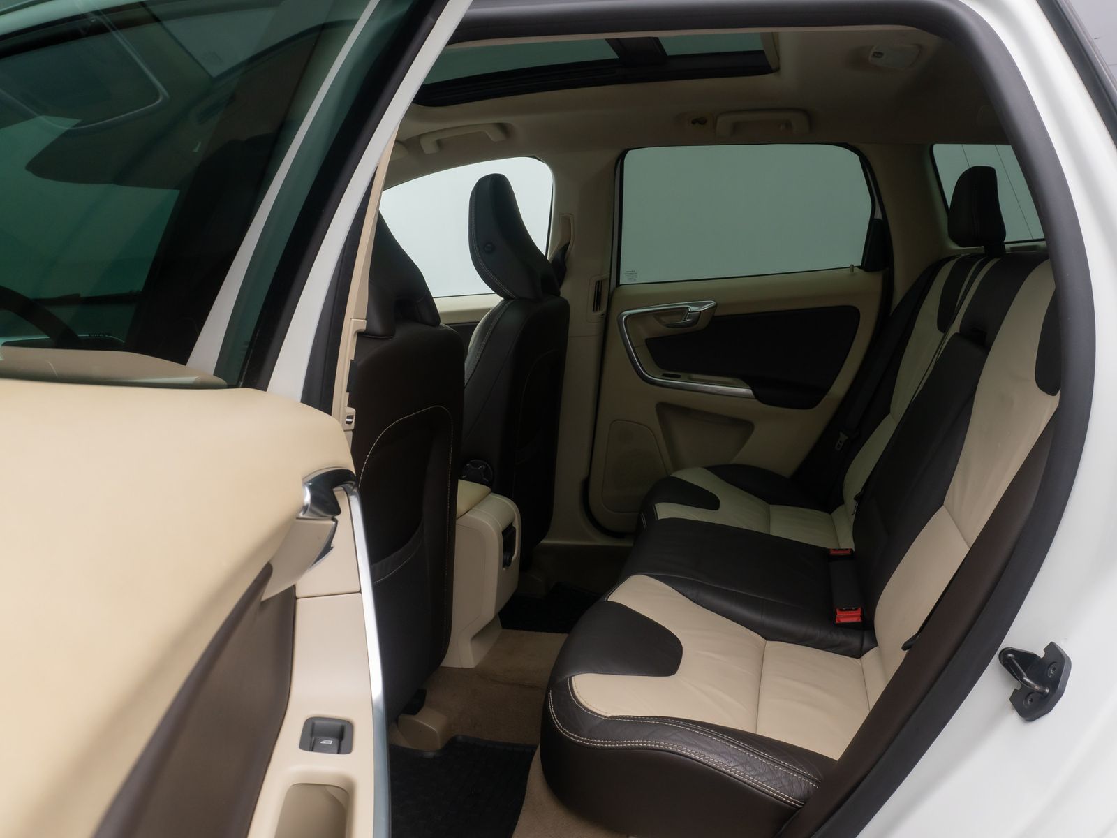 Fahrzeugabbildung Volvo XC60 Summum 2WD Bi-Xenon Kamera Panorama