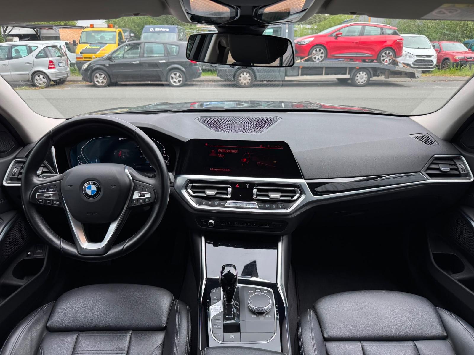 BMW 320e Touring  Advantage