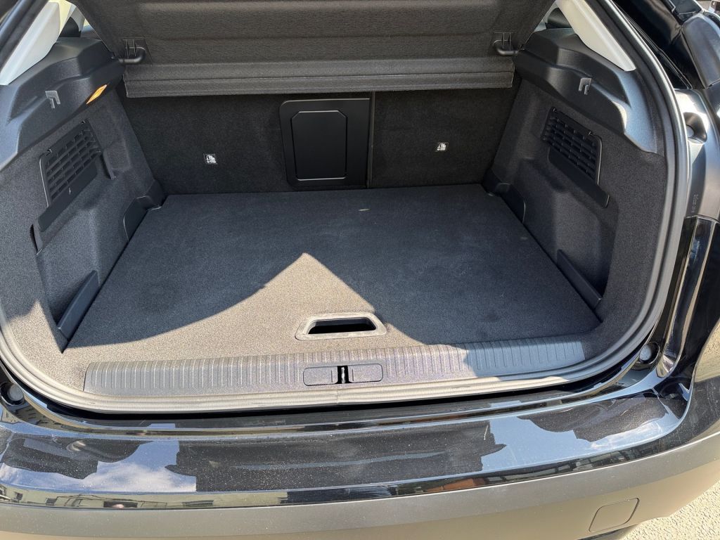 Fahrzeugabbildung Citroën C4 PureTech 130 Stop&Start EAT8 MAX*Alcantara